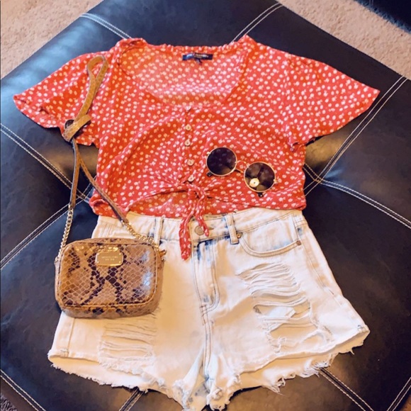 Destroyed look Short Jeans - Picture 2 of 8